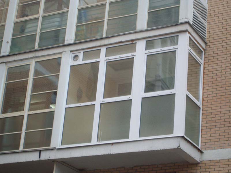 Остекленный балкон ПВХ профилем
