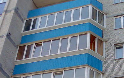 Остекленные балконы многоэтажки
