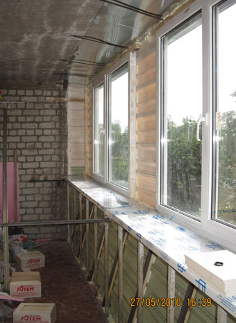 Монтаж каркаса для внутренней отделки балкона